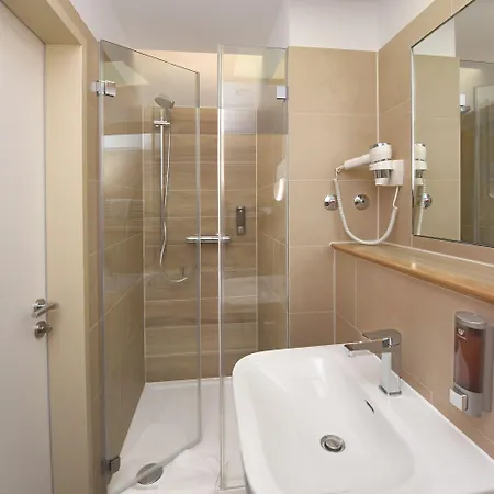 Port Hotel 3*